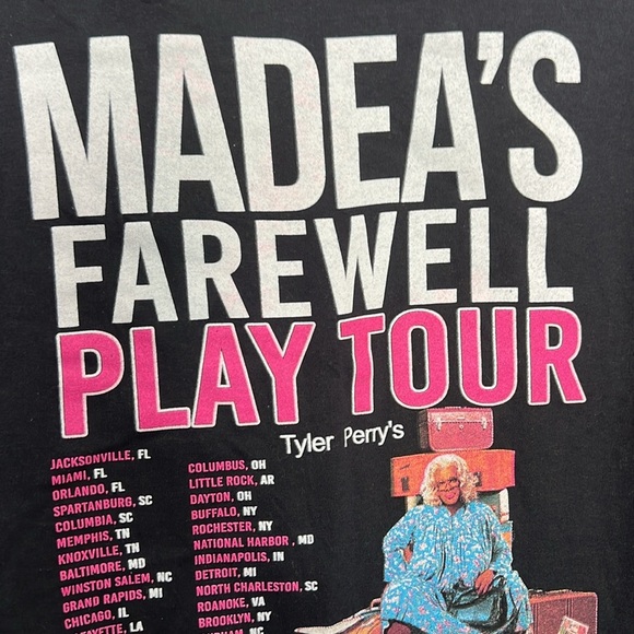 Gildans Tyler Perry’s Farewell Tour L - Picture 6 of 8